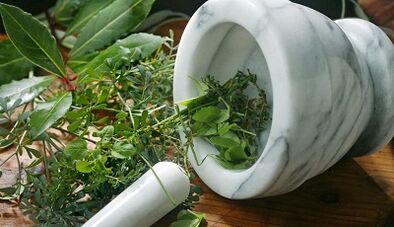 Tarifs à base de plantes pour le traitement de la prostatite